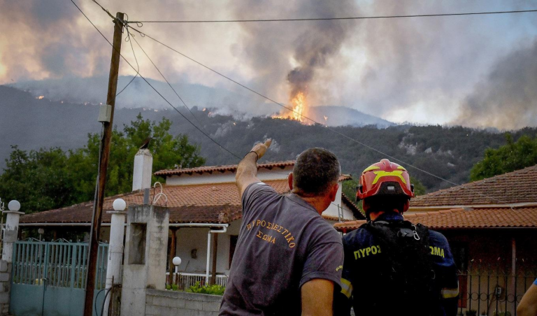 Φωτιά στον Άσσο Κορινθίας – Άμεση κινητοποίηση της Πυροσβεστικής και εναέρια μέσα