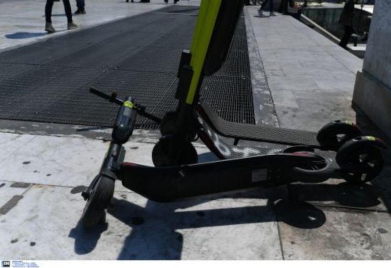 Στη ΜΕΘ νοσηλεύεται 12χρονος έπειτα από τροχαίο με ηλεκτρικό πατίνι στην Κάρπαθο – Μεταφέρθηκε στην Αθήνα με αεροδιακομιδή
