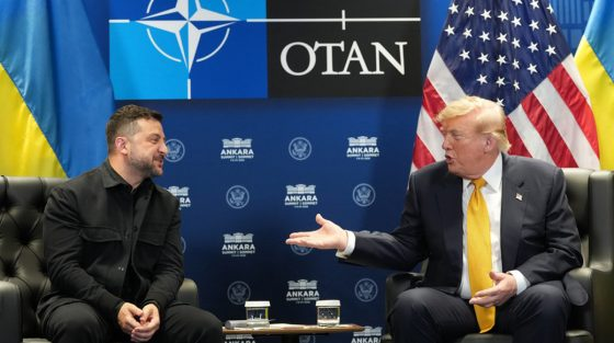 Τραμπ προς Ζελένσκι: «Σταμάτα να χτυπάς τις πετρελαϊκές υποδομές της Ρωσίας»
