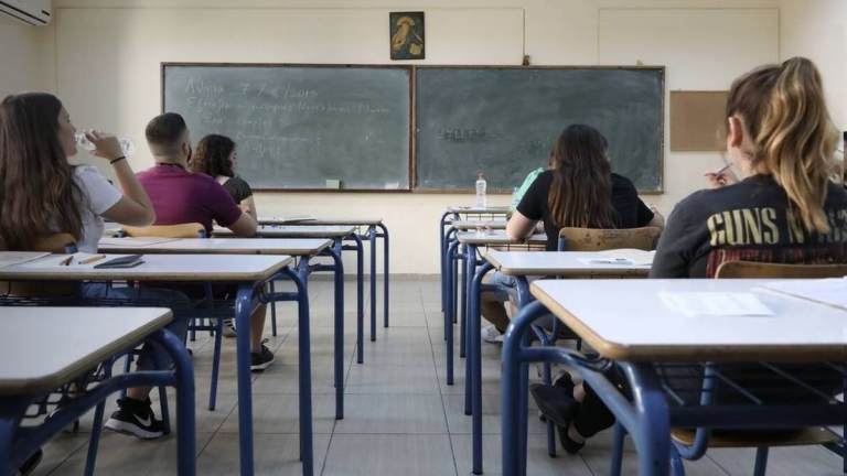 PISA 2025: Σχεδόν οι μισοί 15χρονοι στην Ελλάδα κάτω από το βασικό επίπεδο λειτουργικού εγγραμματισμού