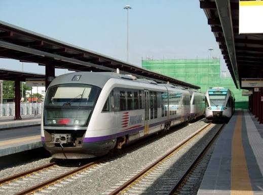 Προαστιακός: Άνδρας ανασύρθηκε χωρίς τις αισθήσεις του από συρμό στο ύψος της Αρχαίας Κορίνθου