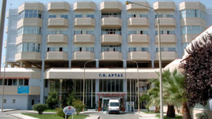 Άρτα: Ελεύθερος ο οφθαλμίατρος που κατηγορείται για «φακελάκι» – Αρνείται τις κατηγορίες
